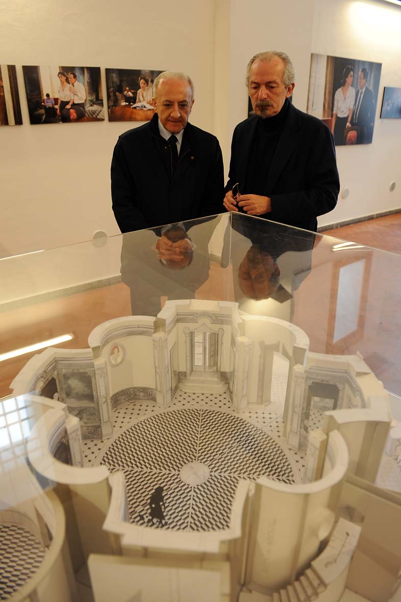 Il Sindaco Vincenzo De Luca inaugura la mostra "La Televisione si fa teatro" 