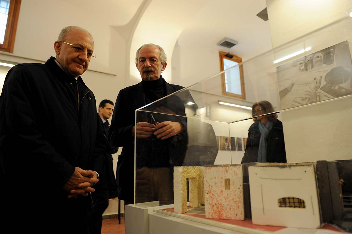 Il Sindaco Vincenzo De Luca inaugura la mostra La Televisione si fa teatro