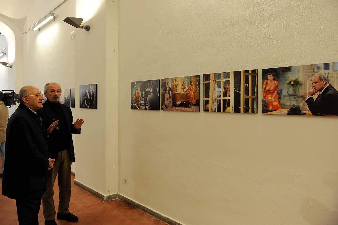 Il Sindaco Vincenzo De Luca inaugura la mostra La Televisione si fa teatro 