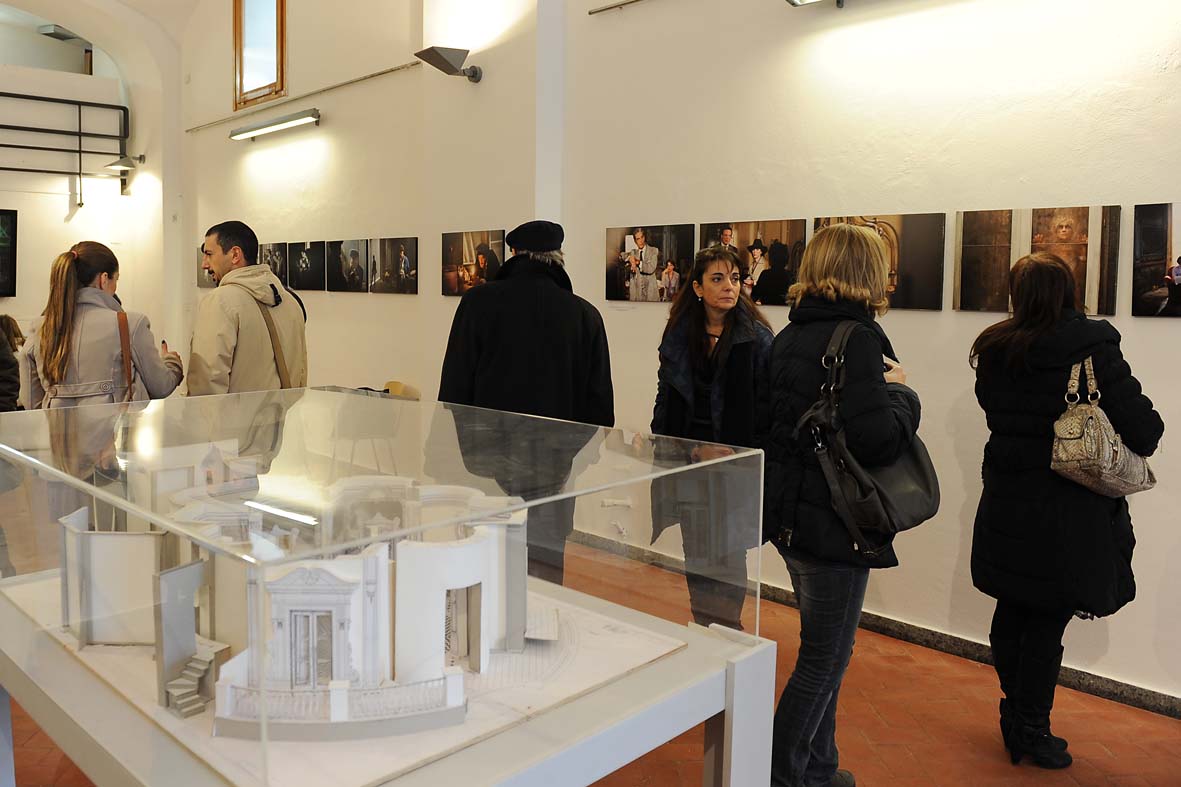 Il Sindaco Vincenzo De Luca inaugura la mostra La Televisione si fa teatro 