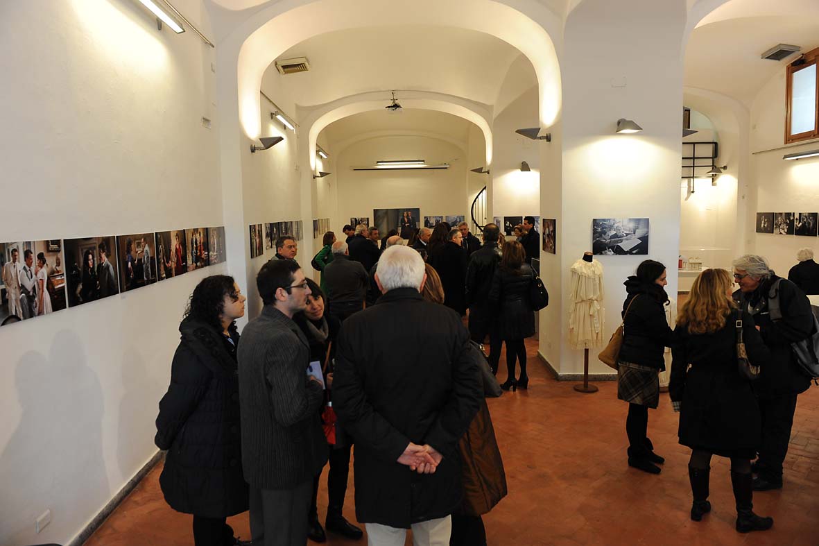 Il Sindaco Vincenzo De Luca inaugura la mostra La Televisione si fa teatro 