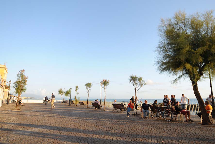 Il Sindaco De Luca inaugura la nuova passeggiata a mare, i parcheggi e la pubblica illuminazione sul Lungomare, tra Polo Nautico e Porticciolo Pastena. 17 settembre 2009