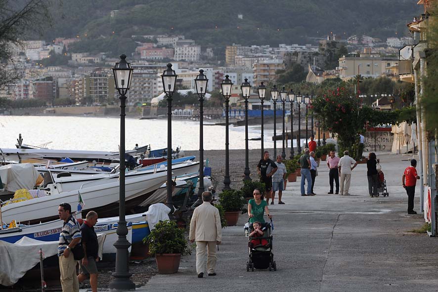 Il Sindaco De Luca inaugura la nuova passeggiata a mare, i parcheggi e la pubblica illuminazione sul Lungomare, tra Polo Nautico e Porticciolo Pastena. 17 settembre 2009
