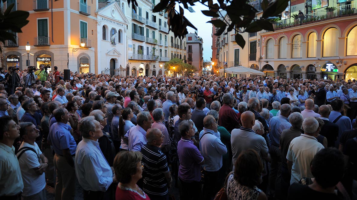 Esposto in Piazza Portanova il nuovo plastico del Crescent e di Piazza della Liberta' 
