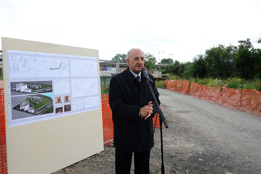 Il Sindaco De Luca ha dato inizio ai lavori per il raddoppio della strada San Leonardo. Salerno, 17 Maggio 2011