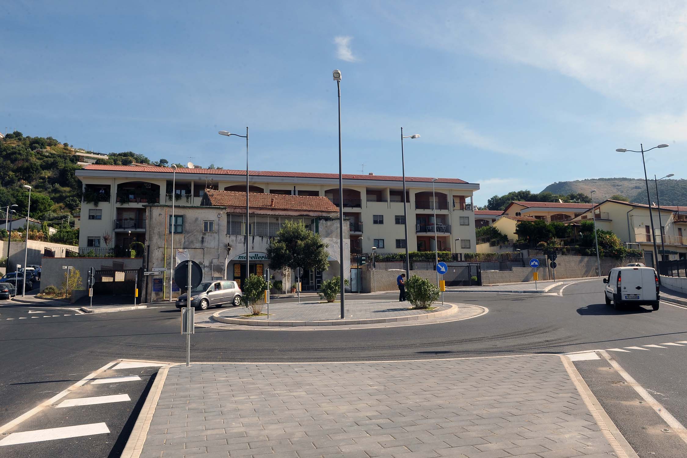 Il Sindaco De Luca inaugura un nuovo parcheggio a Sant'Eustachio. Salerno, 2 settembre 2010