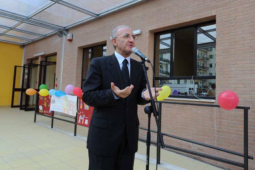 Il Sindaco De Luca inaugura il nuovo edificio scolastico Alfonso Gatto, via Gaeta, 14 settembre 2009