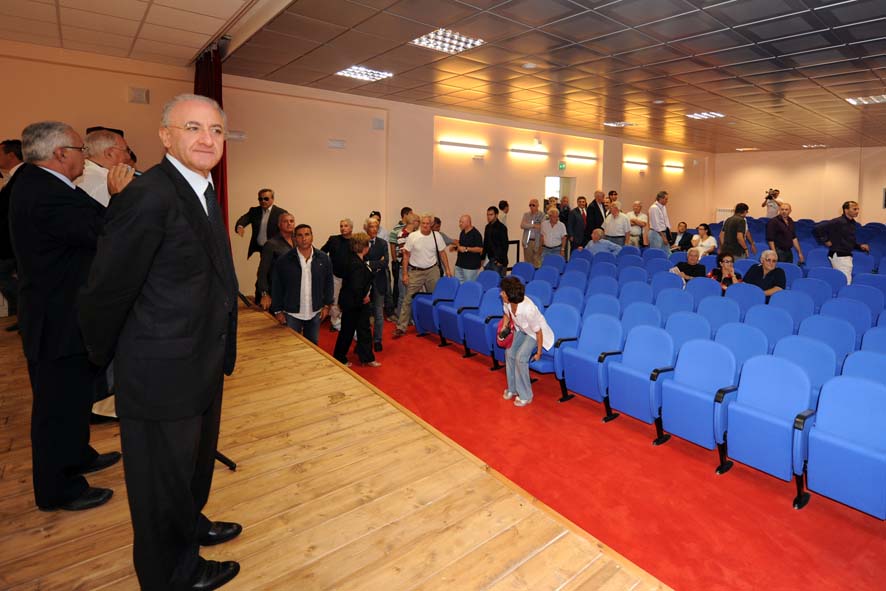 Il Sindaco De Luca inaugura il nuovo edificio scolastico Alfonso Gatto, via Gaeta, 14 settembre 2009