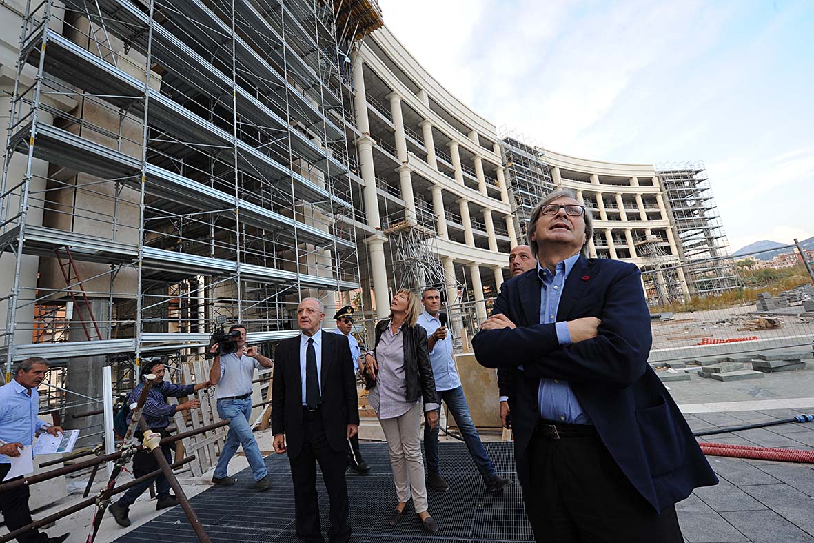 Il Sindaco De Luca e Vittorio Sgarbi in visita al cantiere del Crescent e a Palazzo Fruscione