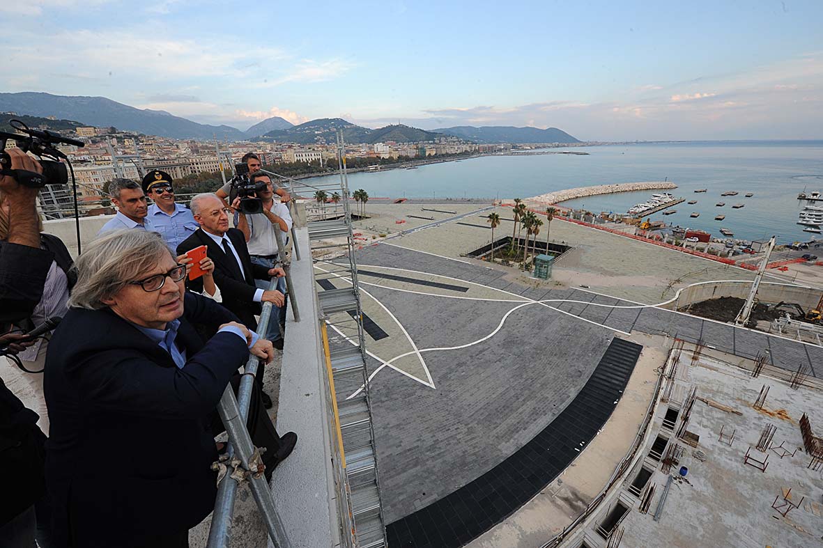 Il Sindaco De Luca e Vittorio Sgarbi in visita al cantiere del Crescent e a Palazzo Fruscione