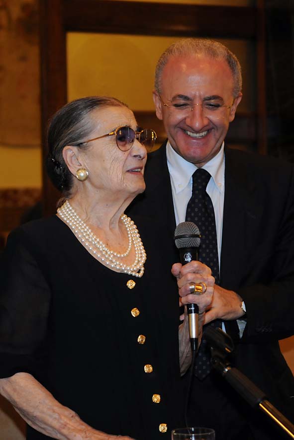 Cerimonia di conferimento della Cittadinanza Onoraria a Maria DAlma Talento. Palazzo di Citta', Salone dei Marmi 30 luglio 2009