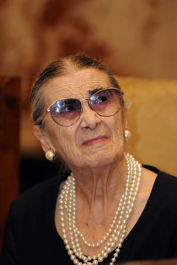 Cerimonia di conferimento della Cittadinanza Onoraria a Maria DAlma Talento. Palazzo di Citta', Salone dei Marmi 30 luglio 2009