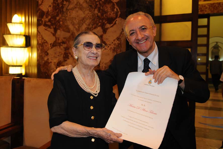 Cerimonia di conferimento della Cittadinanza Onoraria a Maria DAlma Talento. Palazzo di Citta', Salone dei Marmi 30 luglio 2009