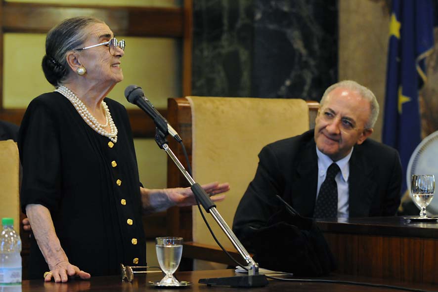 Cerimonia di conferimento della Cittadinanza Onoraria a Maria DAlma Talento. Palazzo di Citta', Salone dei Marmi 30 luglio 2009