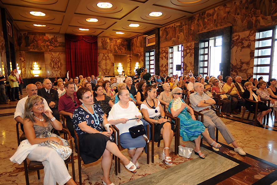 Cerimonia di conferimento della Cittadinanza Onoraria a Maria DAlma Talento. Palazzo di Citta', Salone dei Marmi 30 luglio 2009